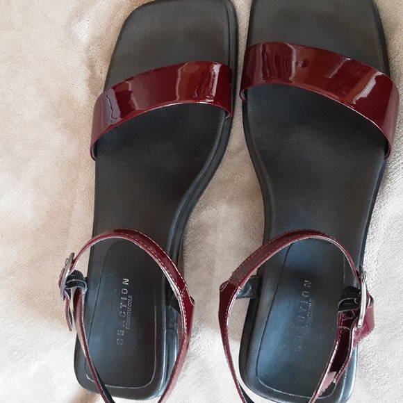 Reaction by Kenneth Cole Vintage Square Toe Wedge Sandals 90s 9.5  Maroon Patent - Picture 8 of 8